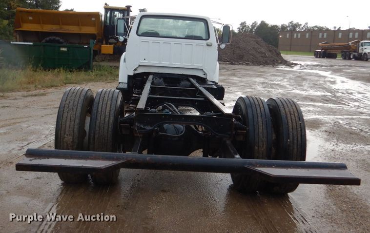 image for item FU9531 1998 Ford F800 truck cab and chassis