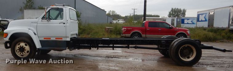 image for item FU9531 1998 Ford F800 truck cab and chassis