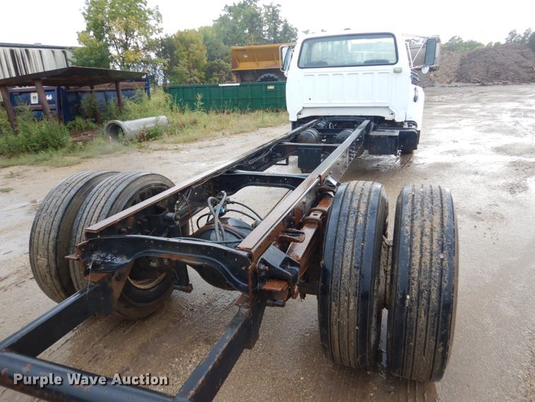 image for item FU9531 1998 Ford F800 truck cab and chassis