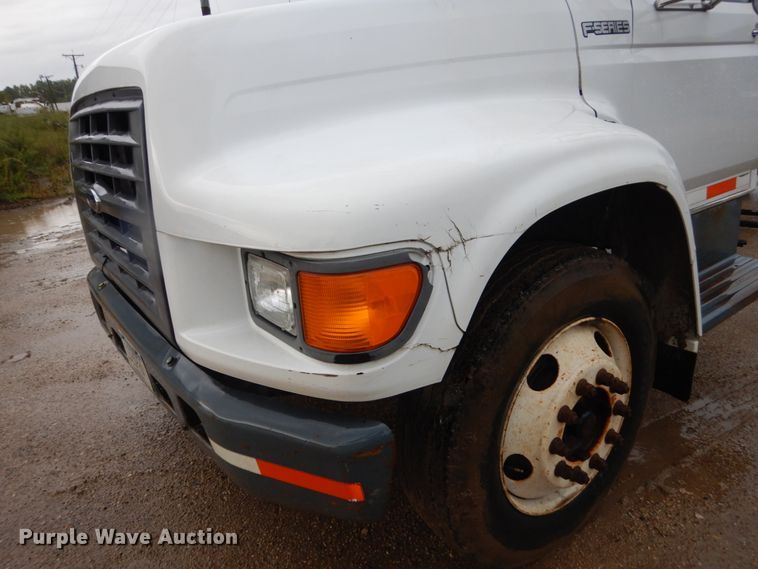 image for item FU9531 1998 Ford F800 truck cab and chassis