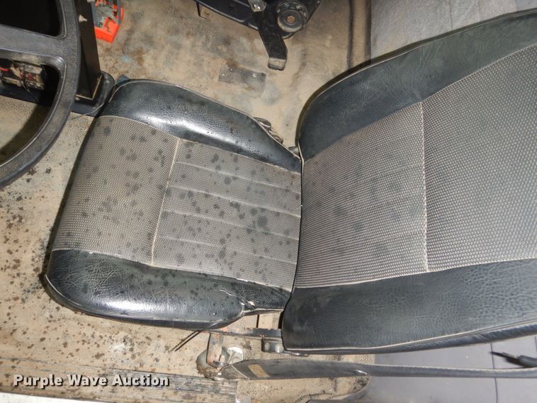 image for item FU9531 1998 Ford F800 truck cab and chassis