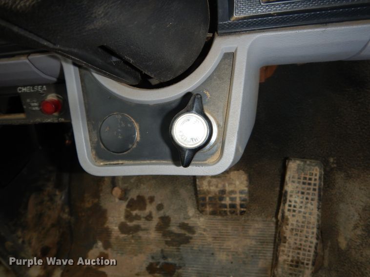 image for item FU9531 1998 Ford F800 truck cab and chassis