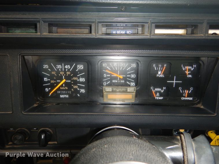 image for item FU9531 1998 Ford F800 truck cab and chassis