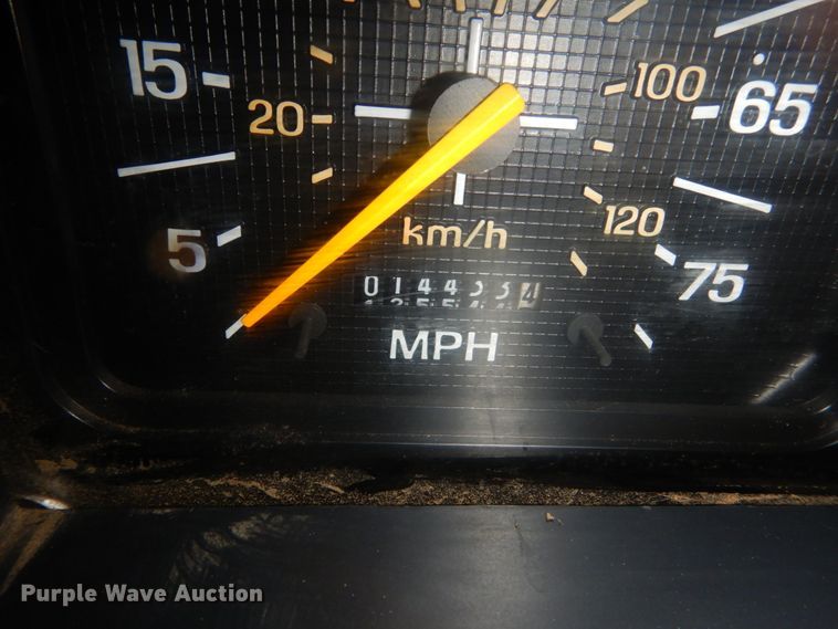 image for item FU9531 1998 Ford F800 truck cab and chassis