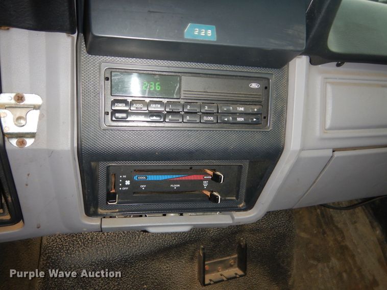 image for item FU9531 1998 Ford F800 truck cab and chassis