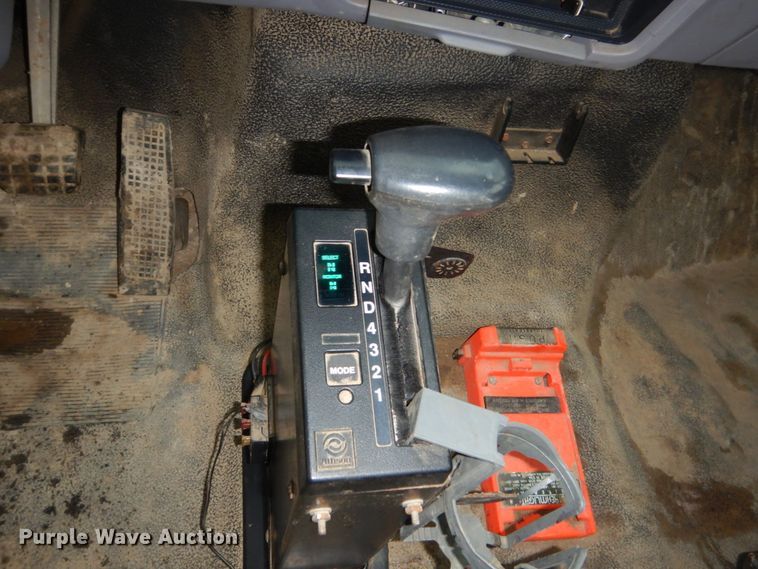 image for item FU9531 1998 Ford F800 truck cab and chassis