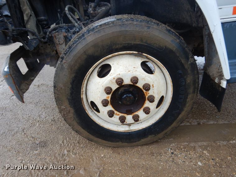 image for item FU9531 1998 Ford F800 truck cab and chassis