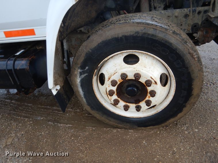 image for item FU9531 1998 Ford F800 truck cab and chassis