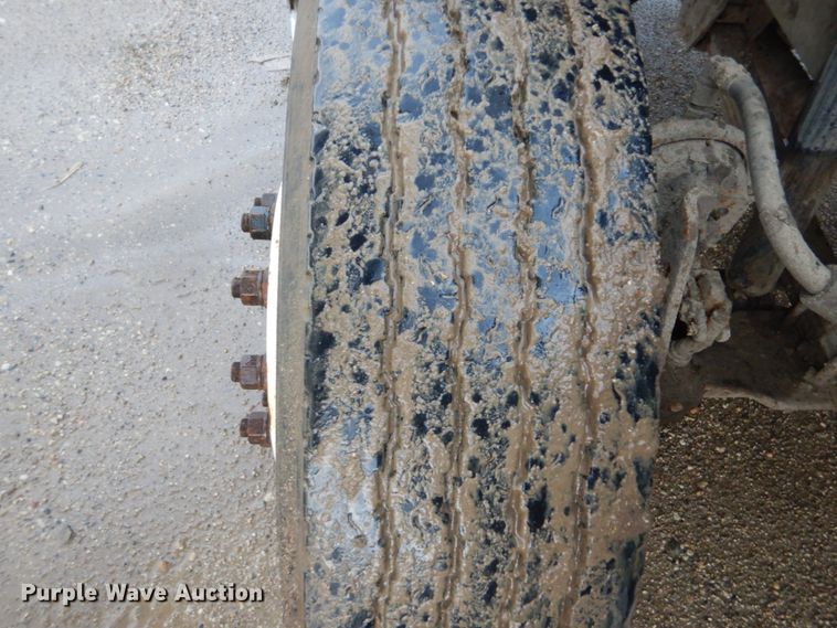 image for item FU9531 1998 Ford F800 truck cab and chassis