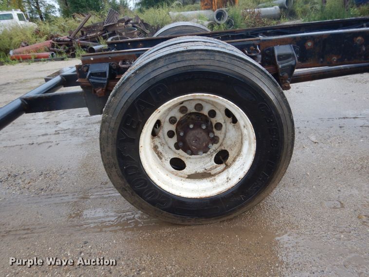 image for item FU9531 1998 Ford F800 truck cab and chassis