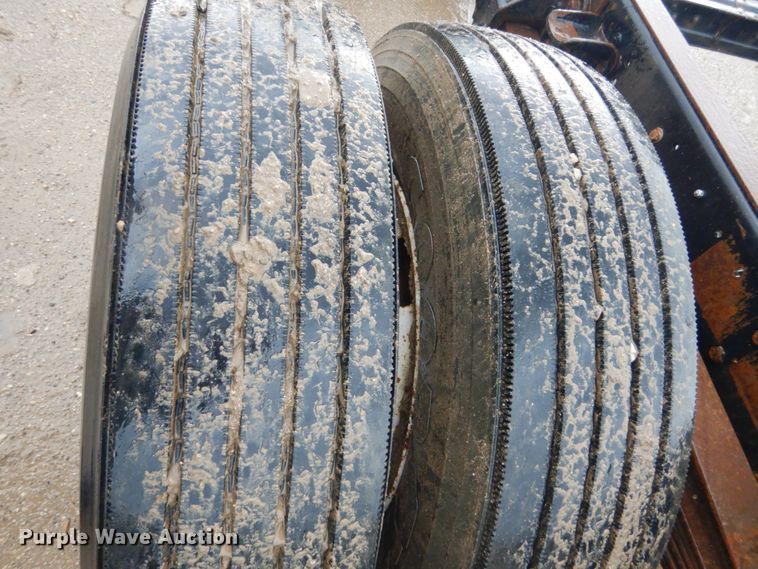 image for item FU9531 1998 Ford F800 truck cab and chassis