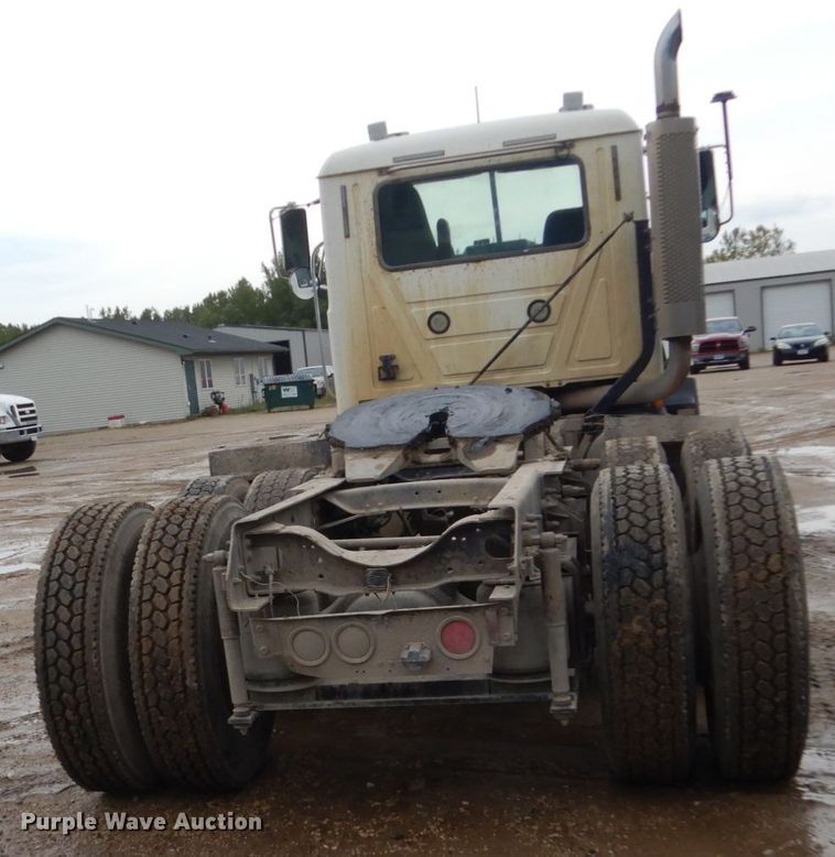 image for item FU9533 2000 Mack CH semi truck