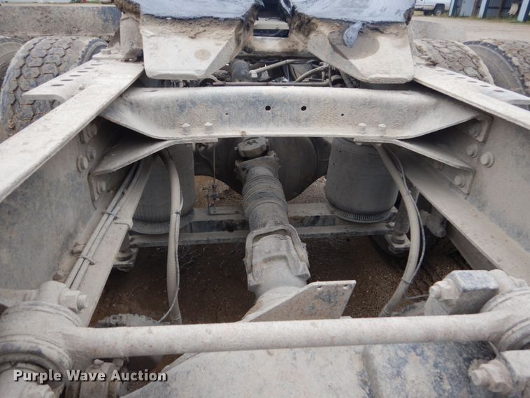 image for item FU9533 2000 Mack CH semi truck