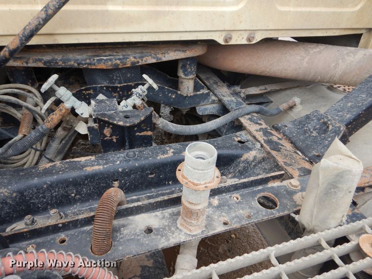 image for item FU9533 2000 Mack CH semi truck