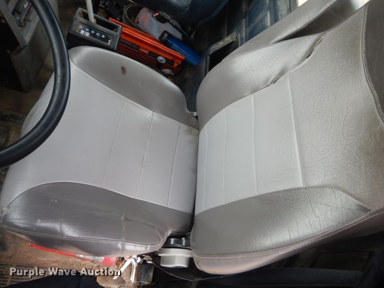 image for item FU9533 2000 Mack CH semi truck