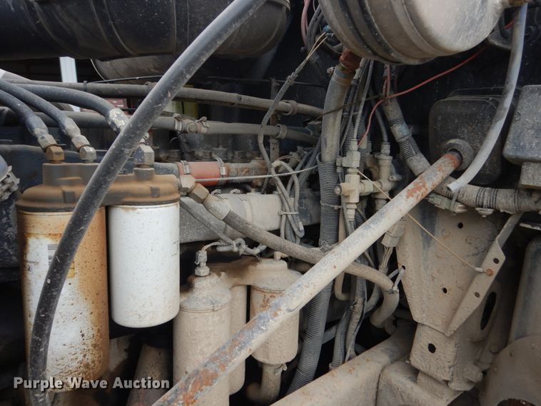 image for item FU9533 2000 Mack CH semi truck