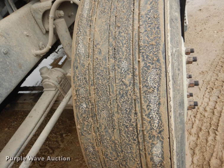 image for item FU9533 2000 Mack CH semi truck