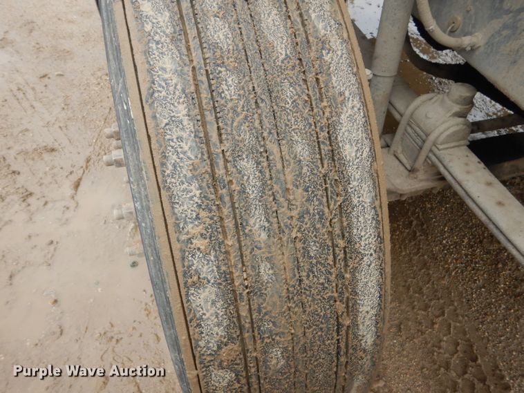 image for item FU9533 2000 Mack CH semi truck