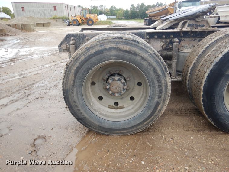 image for item FU9533 2000 Mack CH semi truck