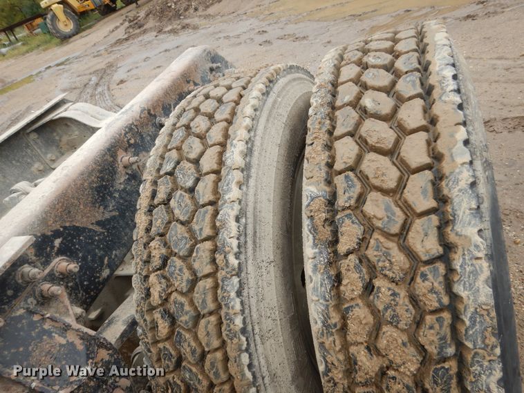 image for item FU9533 2000 Mack CH semi truck