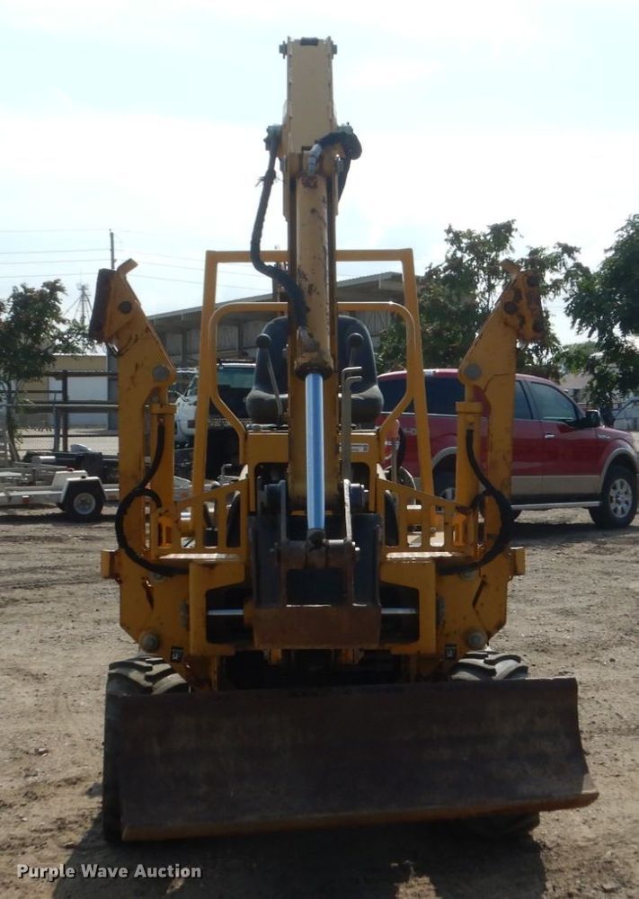 image for item FU9552 2004 Vermeer RT450 trencher