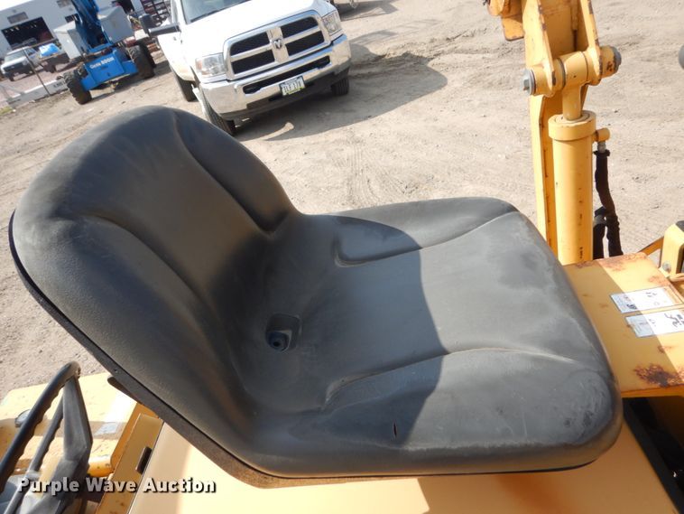 image for item FU9552 2004 Vermeer RT450 trencher