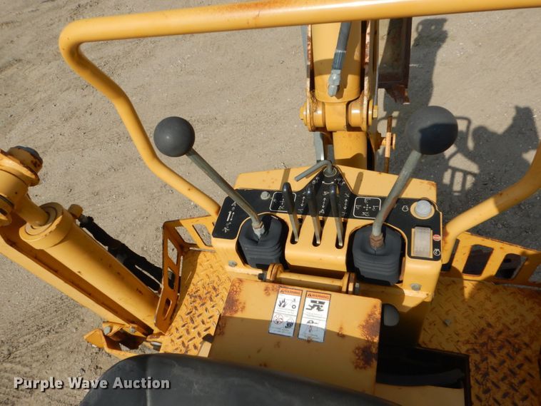 image for item FU9552 2004 Vermeer RT450 trencher
