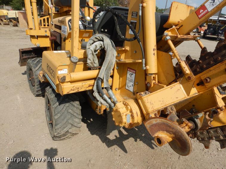 image for item FU9552 2004 Vermeer RT450 trencher
