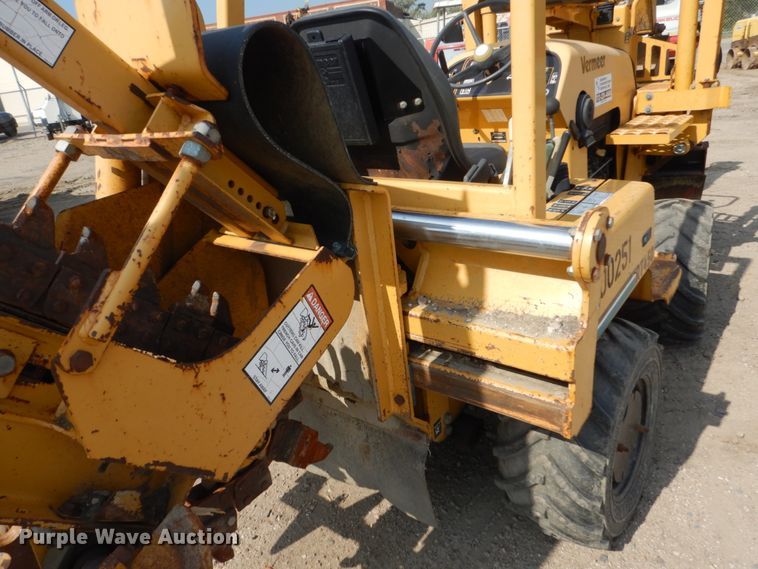 image for item FU9552 2004 Vermeer RT450 trencher