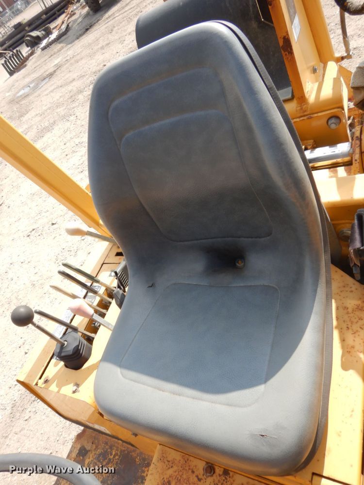 image for item FU9552 2004 Vermeer RT450 trencher