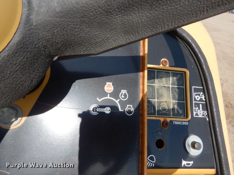 image for item FU9552 2004 Vermeer RT450 trencher