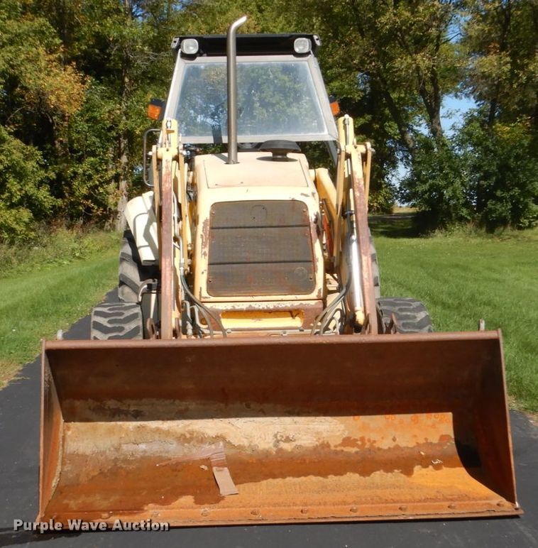 image for item FU9555 2003 New Holland LV80 landscape tractor