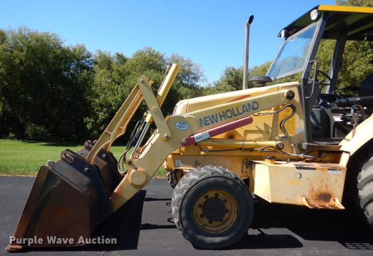 image for item FU9555 2003 New Holland LV80 landscape tractor