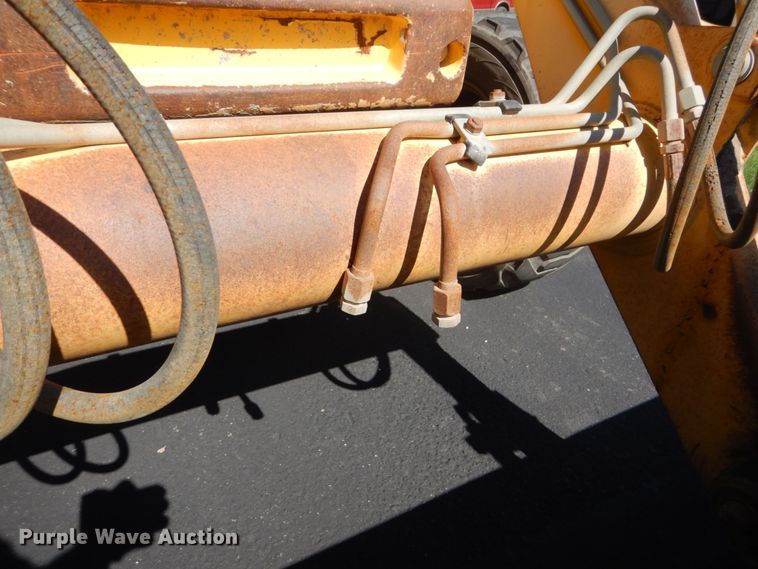 image for item FU9555 2003 New Holland LV80 landscape tractor