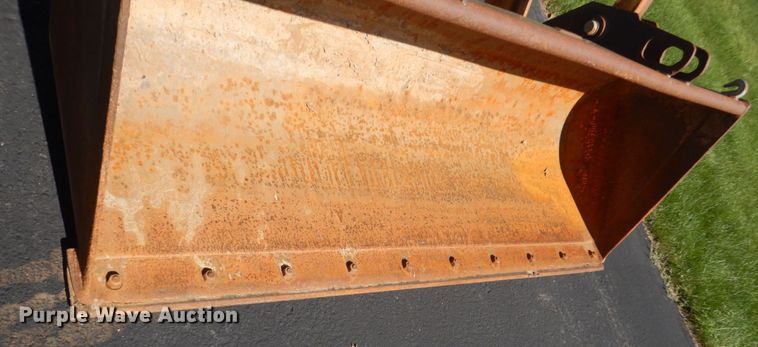 image for item FU9555 2003 New Holland LV80 landscape tractor