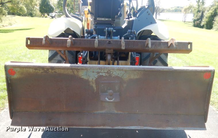 image for item FU9555 2003 New Holland LV80 landscape tractor