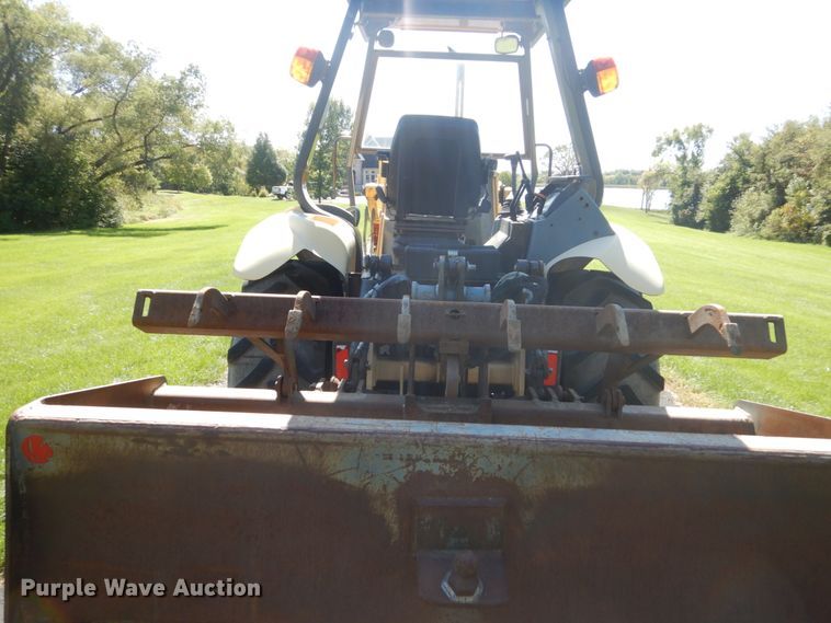 image for item FU9555 2003 New Holland LV80 landscape tractor