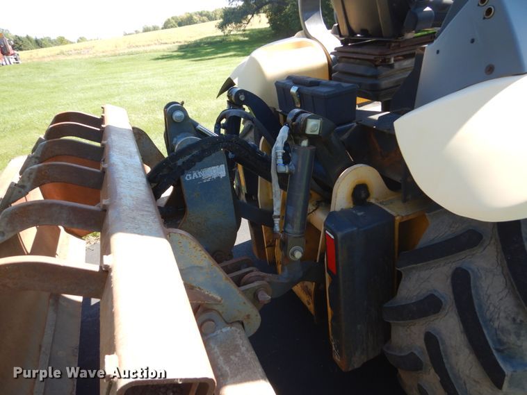 image for item FU9555 2003 New Holland LV80 landscape tractor