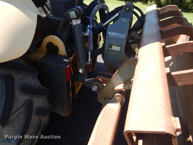 image for item FU9555 2003 New Holland LV80 landscape tractor