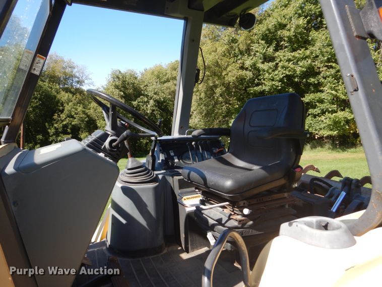 image for item FU9555 2003 New Holland LV80 landscape tractor