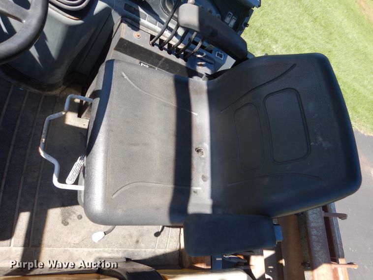 image for item FU9555 2003 New Holland LV80 landscape tractor