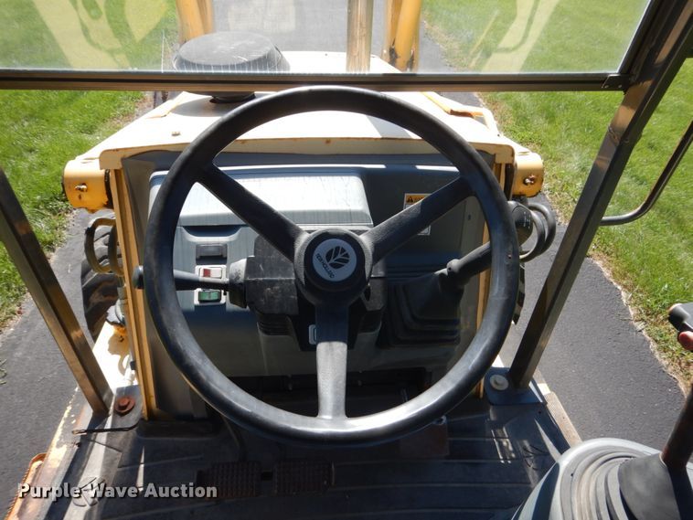 image for item FU9555 2003 New Holland LV80 landscape tractor