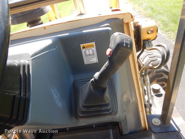 image for item FU9555 2003 New Holland LV80 landscape tractor