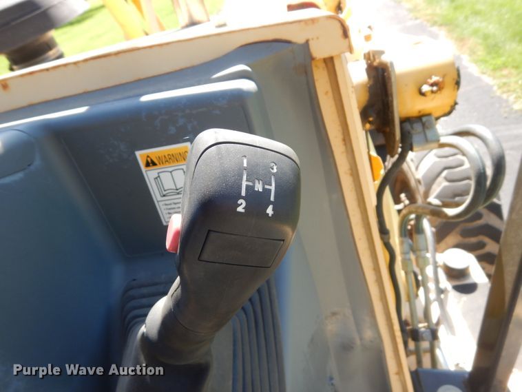 image for item FU9555 2003 New Holland LV80 landscape tractor