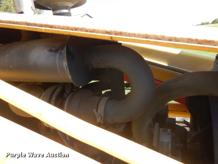 image for item FU9555 2003 New Holland LV80 landscape tractor