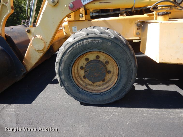 image for item FU9555 2003 New Holland LV80 landscape tractor