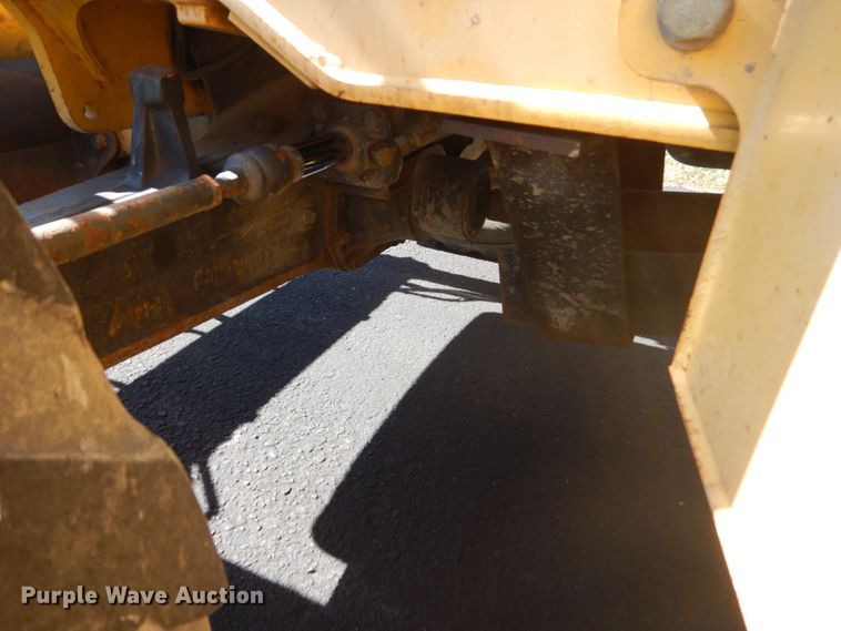 image for item FU9555 2003 New Holland LV80 landscape tractor