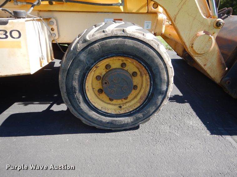 image for item FU9555 2003 New Holland LV80 landscape tractor