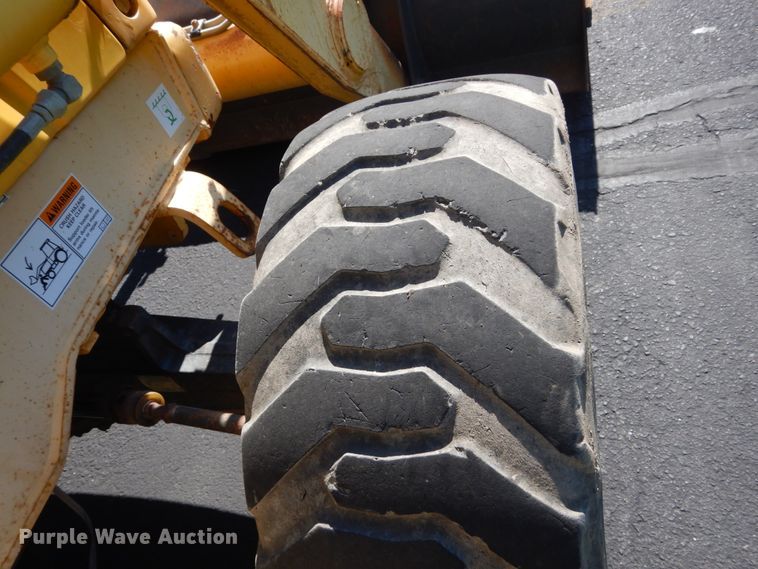 image for item FU9555 2003 New Holland LV80 landscape tractor