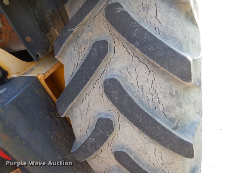 image for item FU9555 2003 New Holland LV80 landscape tractor